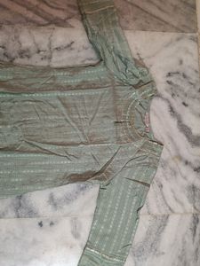 Avasa Kurti