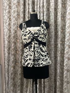 Stylish Black & White Leaf Print Top