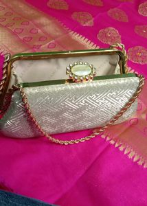 Elegant Clutch Bag with Chain