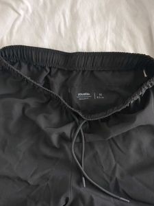 Yousta Black Shorts Size 32