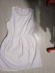 Elegant White Sleeveless Dress