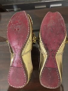 Embellished Juttis/Mojaris