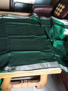 women's zari saree