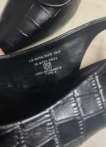 Chic Black Croc Slingback Heels
