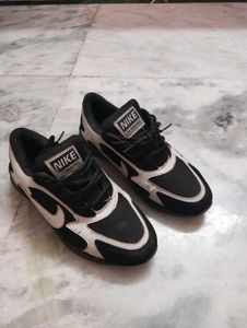 Men's Black & White Athletic Shoes