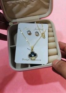 Elegant Pendant Set with Cute jewellery Box