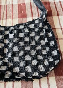 solid bucket shoulder bag