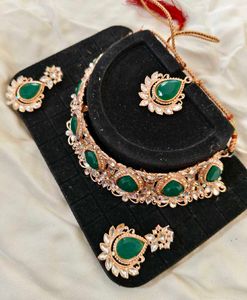 Exquisite Emerald &amp; Pearl Necklace Set