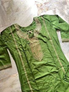Elegant Green Kurta Set with Intricate Embroidery