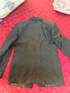 Elegant Men's Blazer for Formal Occasions
