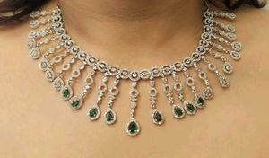 Exquisite Emerald and Diamond Necklace Set