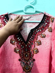 Elegant Pink Embroidered Kurta