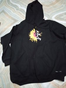 2 Pic Black And One Sweater Aur Jacket Hai