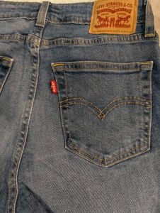 Levi's Women's classic Blue Flared Jeans