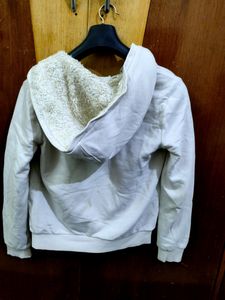 Stylish White Fleece Hoodie ⚪