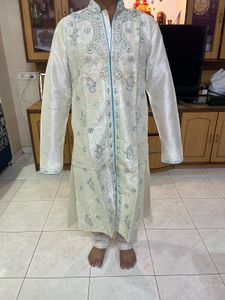 Men's Off-White Embroidered Kurta