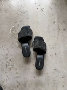 Chic Black Slides with Textured Straps