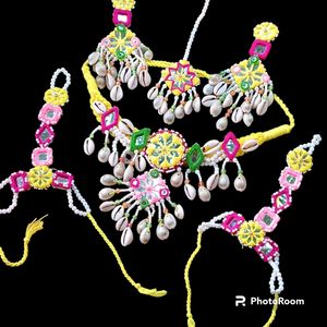 Handmade Cowrie Shell Jewelry Set