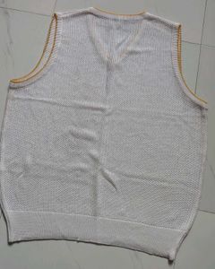 Women's White V-Neck Sleeveless Sweater