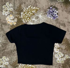 Black crop top🖤