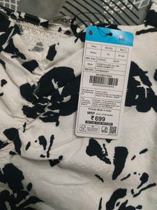 Chic Black &amp; White Floral Print Dress