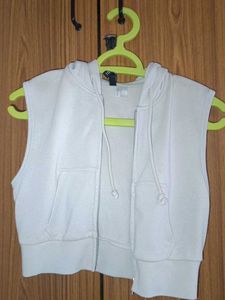 Sleeveless Cropped Hoodie