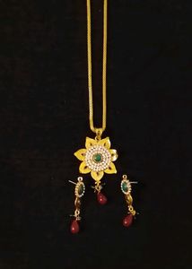 Stunning Floral Pendant & Earring Set