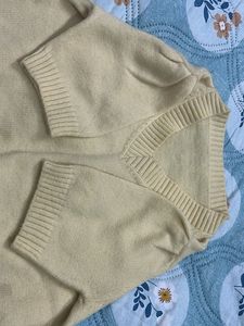 💛butter yellow V-Neck Knit Top 💛