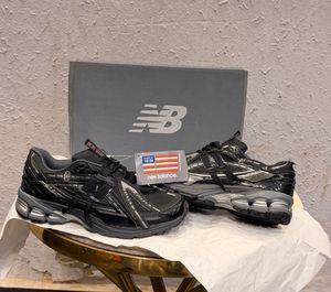 New Balance 1906R Black Sneakers