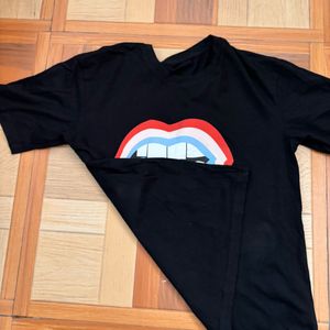 Unique Lips Graphic T-Shirt