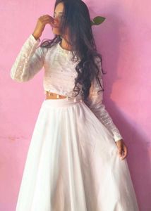 Back Bow white skirt top🤍