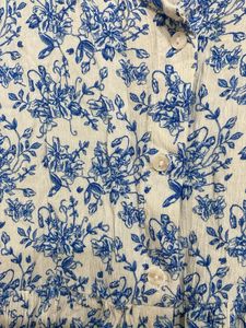 Chic Blue Floral Print V-Neck Top