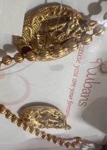 Elegant Gold Toned Pendant Necklace set