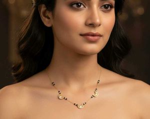 Invisible Moon minimal neckless