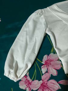 Chic White Ribbed V-Neck Tie Top