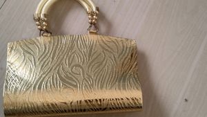 Gold Hand Cluth