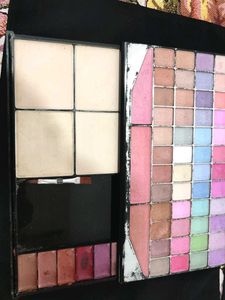 Multi-Color Eyeshadow &amp; Blush Palette