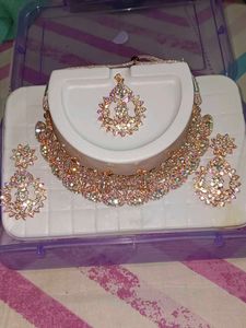 Stunning Kundan Necklace Set with Earrings
