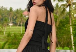 Chic Black Halter Neck Crop Top