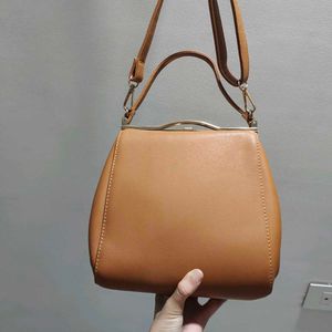 Brown Sling Bag 🤎