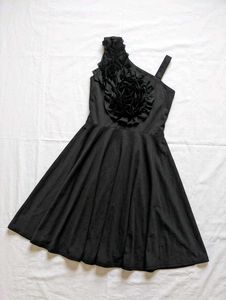 Chic Black One-Shoulder Floral Dress