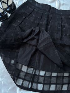 Chic Black Pleated Skirt