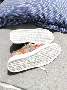 Floral Print Lace-Up Sneakers