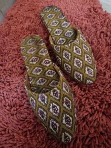 Patterned Indoor Slippers