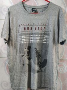 Casual T-shirt In Size L