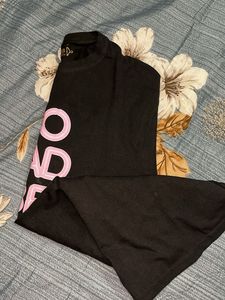 Graphic Print T-Shirt "No Bad Vibes"
