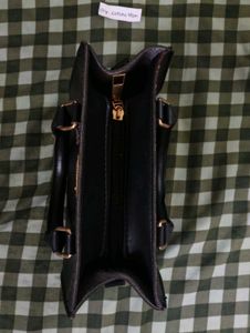 Chic structure Black Handbag