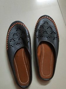Stylish Cutout Ballet Flats