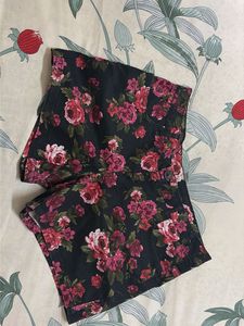 Steal deal - Floral Print Shorts