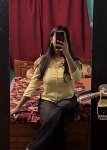 Butter yellow top